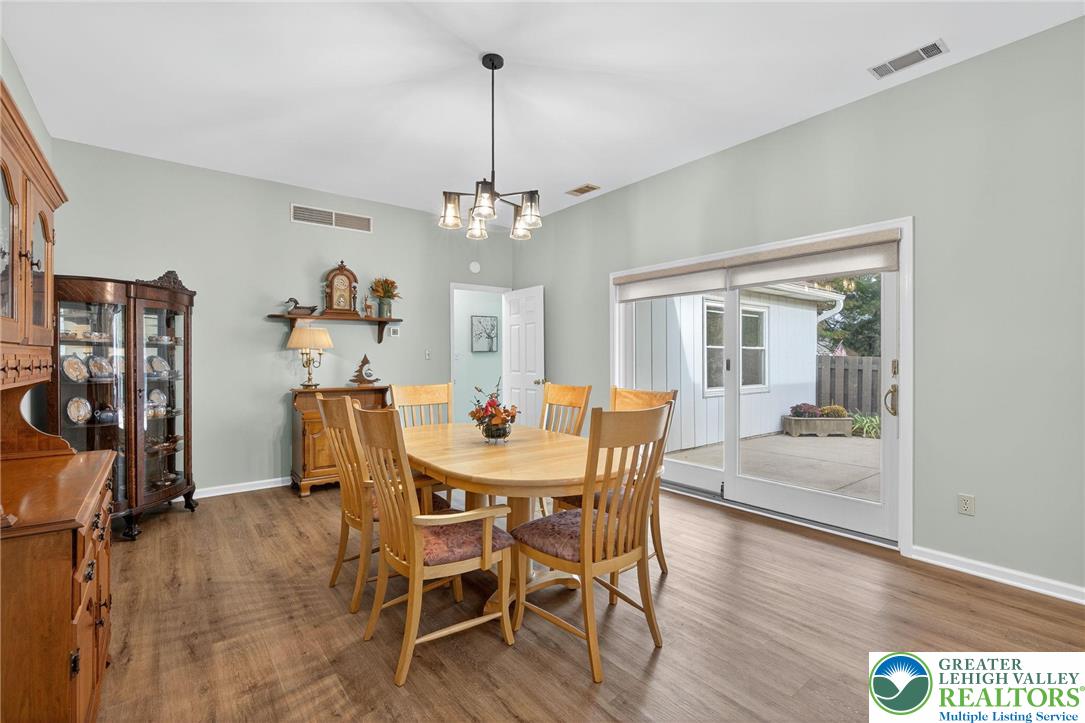 Lower Macungie Twp, Pennsylvania 18062, United States, 2 Bedrooms Bedrooms, ,2 BathroomsBathrooms,Residential,Pending,253219