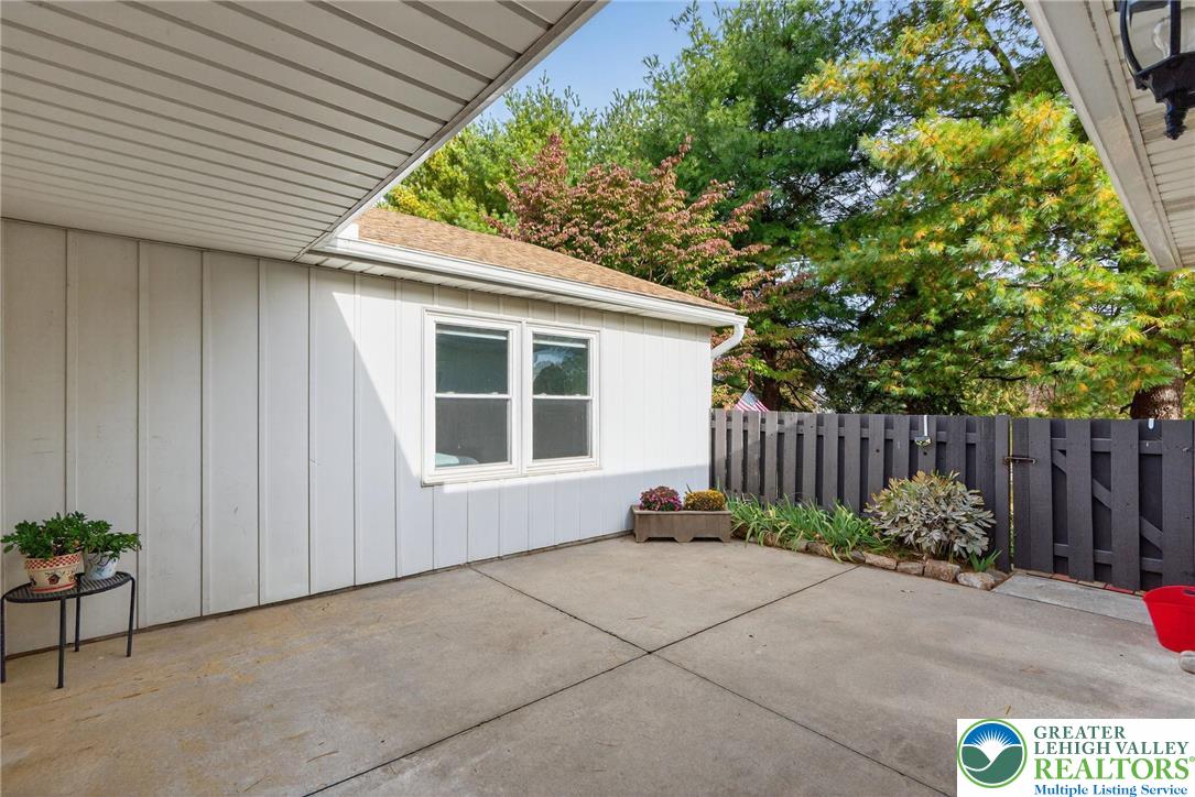 Lower Macungie Twp, Pennsylvania 18062, United States, 2 Bedrooms Bedrooms, ,2 BathroomsBathrooms,Residential,Pending,253219