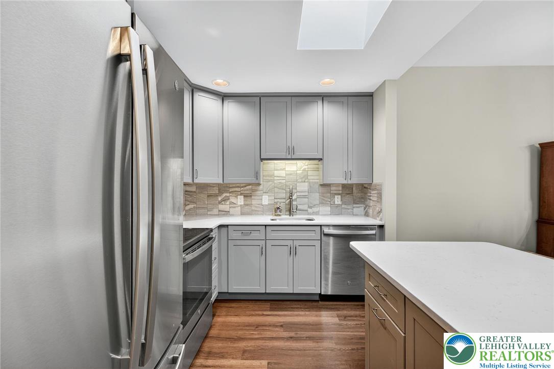 Lower Macungie Twp, Pennsylvania 18062, United States, 2 Bedrooms Bedrooms, ,2 BathroomsBathrooms,Residential,Pending,253219