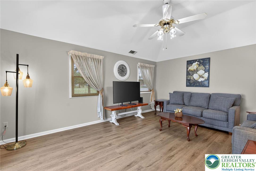 Lower Macungie Twp, Pennsylvania 18062, United States, 2 Bedrooms Bedrooms, ,2 BathroomsBathrooms,Residential,Pending,253219