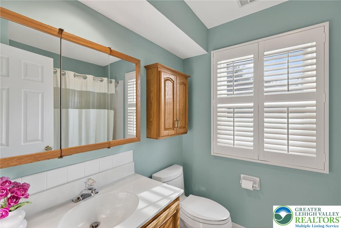 Lower Macungie Twp, Pennsylvania 18062, United States, 2 Bedrooms Bedrooms, ,2 BathroomsBathrooms,Residential,Pending,253219