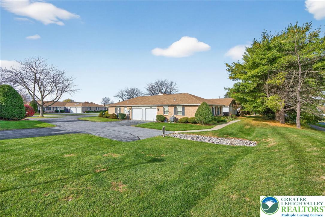 Lower Macungie Twp, Pennsylvania 18062, United States, 2 Bedrooms Bedrooms, ,2 BathroomsBathrooms,Residential,Pending,253219