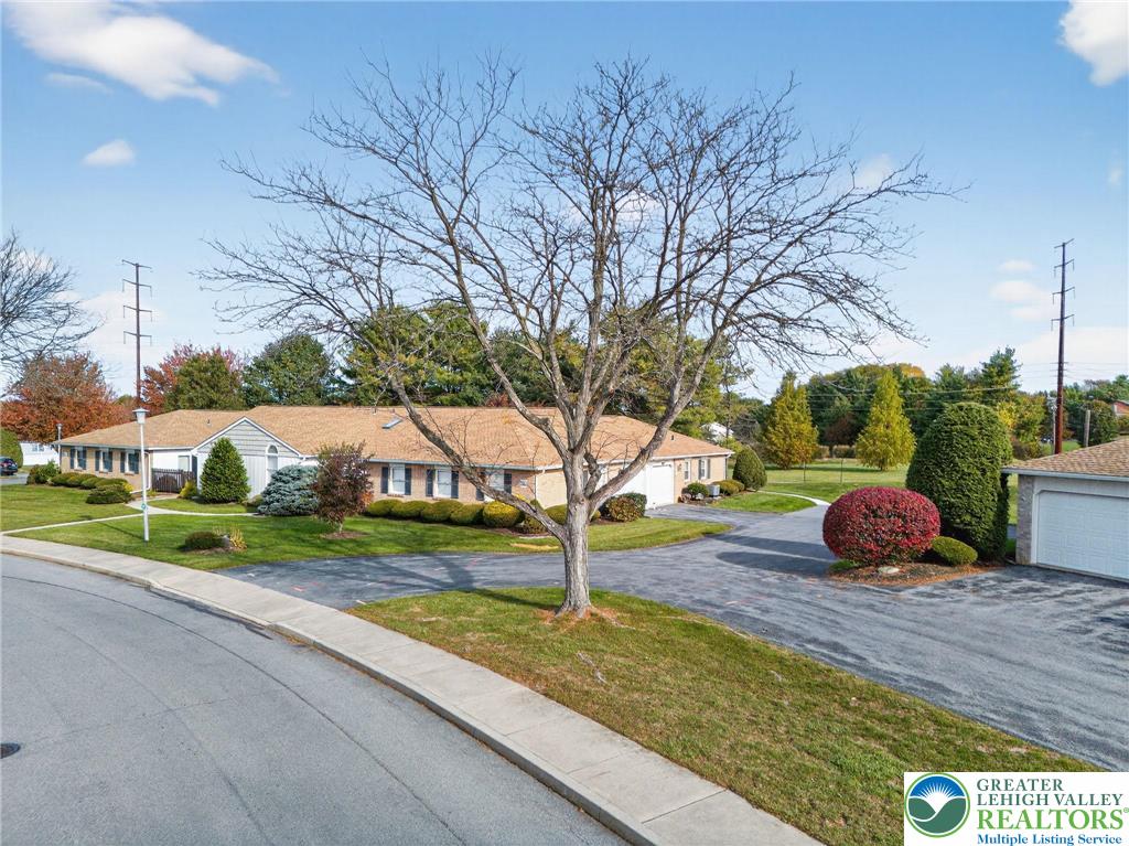 Lower Macungie Twp, Pennsylvania 18062, United States, 2 Bedrooms Bedrooms, ,2 BathroomsBathrooms,Residential,Pending,253219