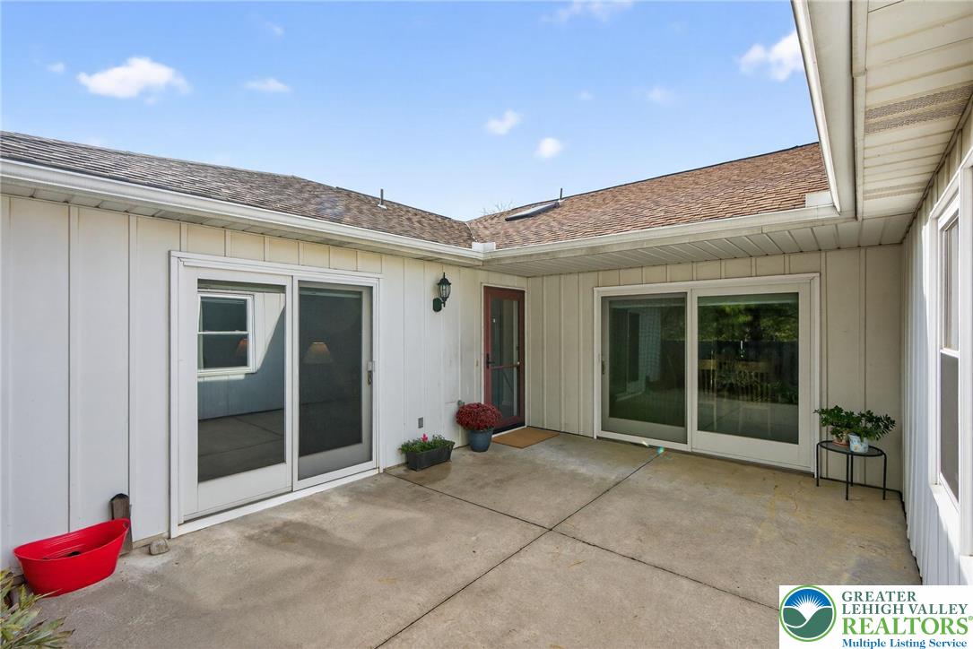 Lower Macungie Twp, Pennsylvania 18062, United States, 2 Bedrooms Bedrooms, ,2 BathroomsBathrooms,Residential,Pending,253219