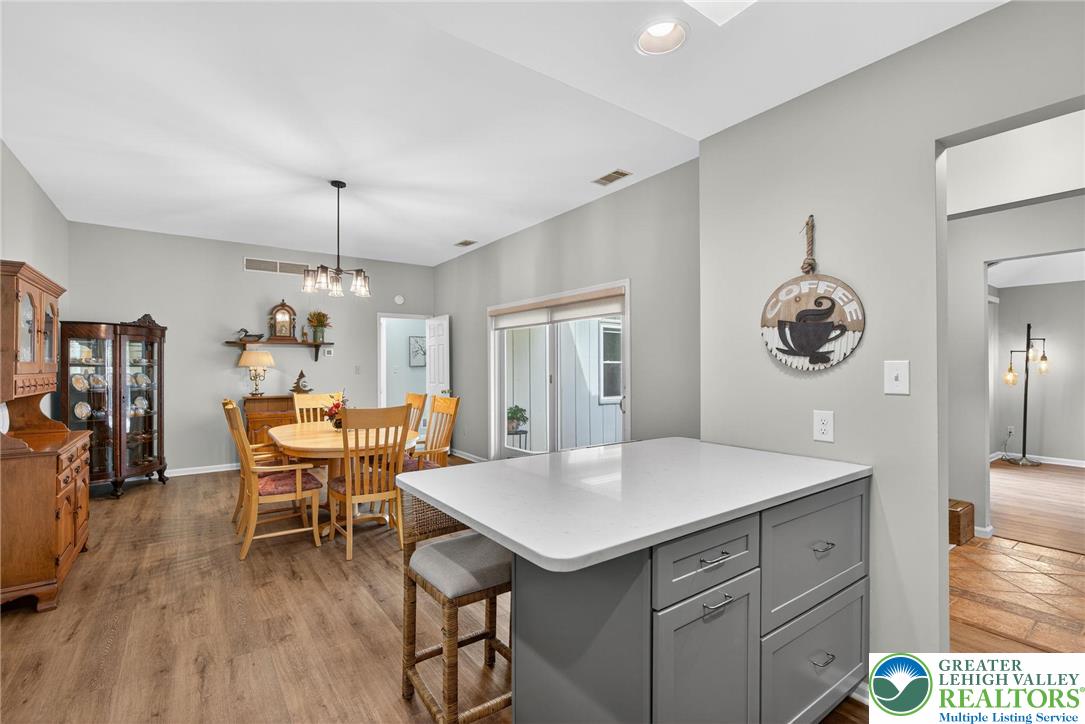 Lower Macungie Twp, Pennsylvania 18062, United States, 2 Bedrooms Bedrooms, ,2 BathroomsBathrooms,Residential,Pending,253219