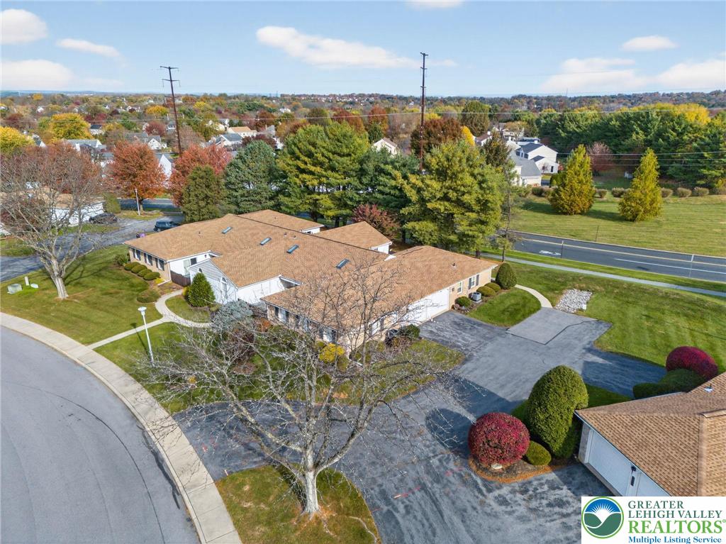 Lower Macungie Twp, Pennsylvania 18062, United States, 2 Bedrooms Bedrooms, ,2 BathroomsBathrooms,Residential,Pending,253219