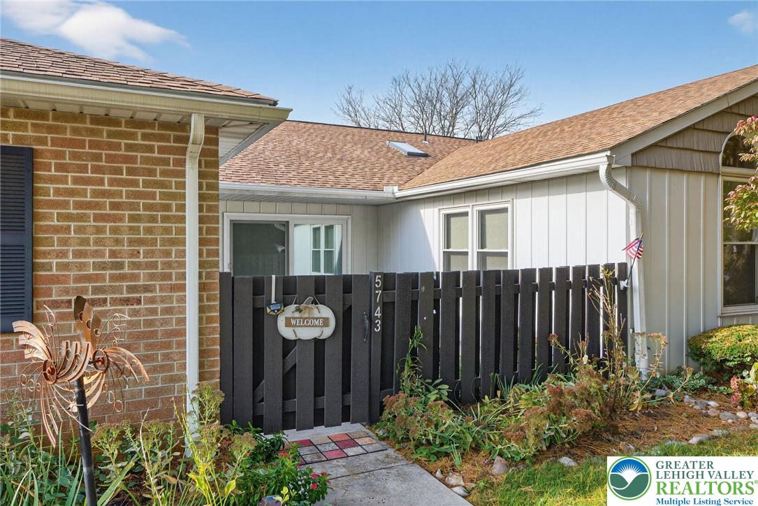 Lower Macungie Twp, Pennsylvania 18062, United States, 2 Bedrooms Bedrooms, ,2 BathroomsBathrooms,Residential,Pending,253219