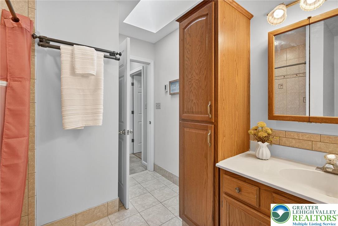 Lower Macungie Twp, Pennsylvania 18062, United States, 2 Bedrooms Bedrooms, ,2 BathroomsBathrooms,Residential,Pending,253219