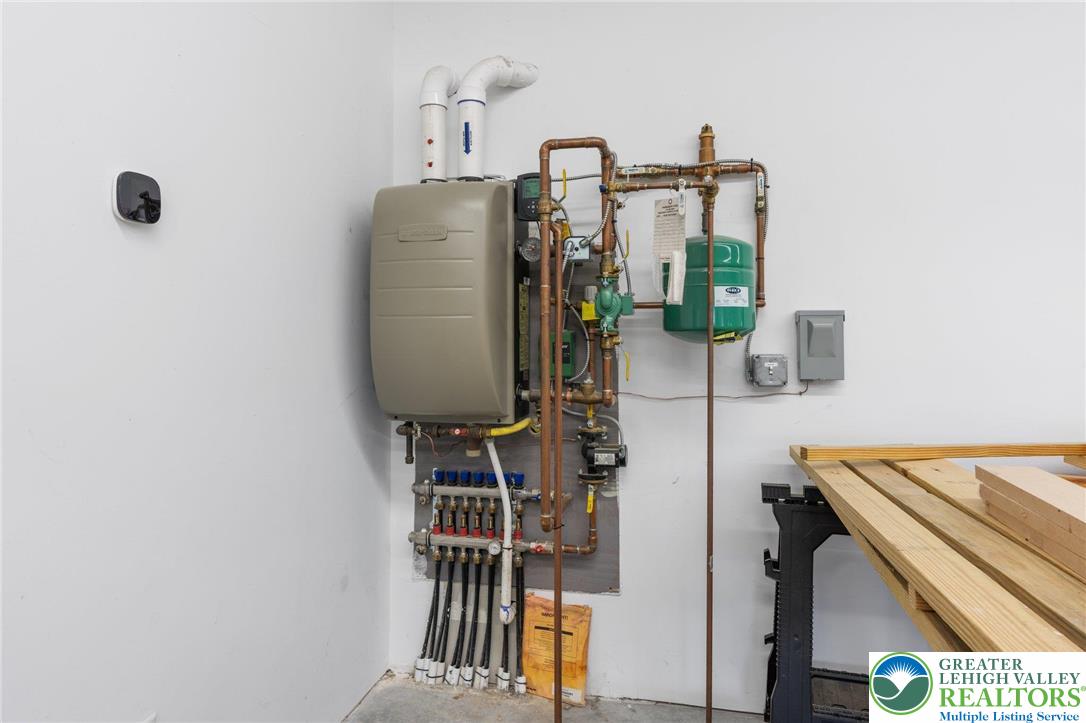 Pennsylvania 19539, United States, 4 Bedrooms Bedrooms, ,3 BathroomsBathrooms,Residential,Pending,156658