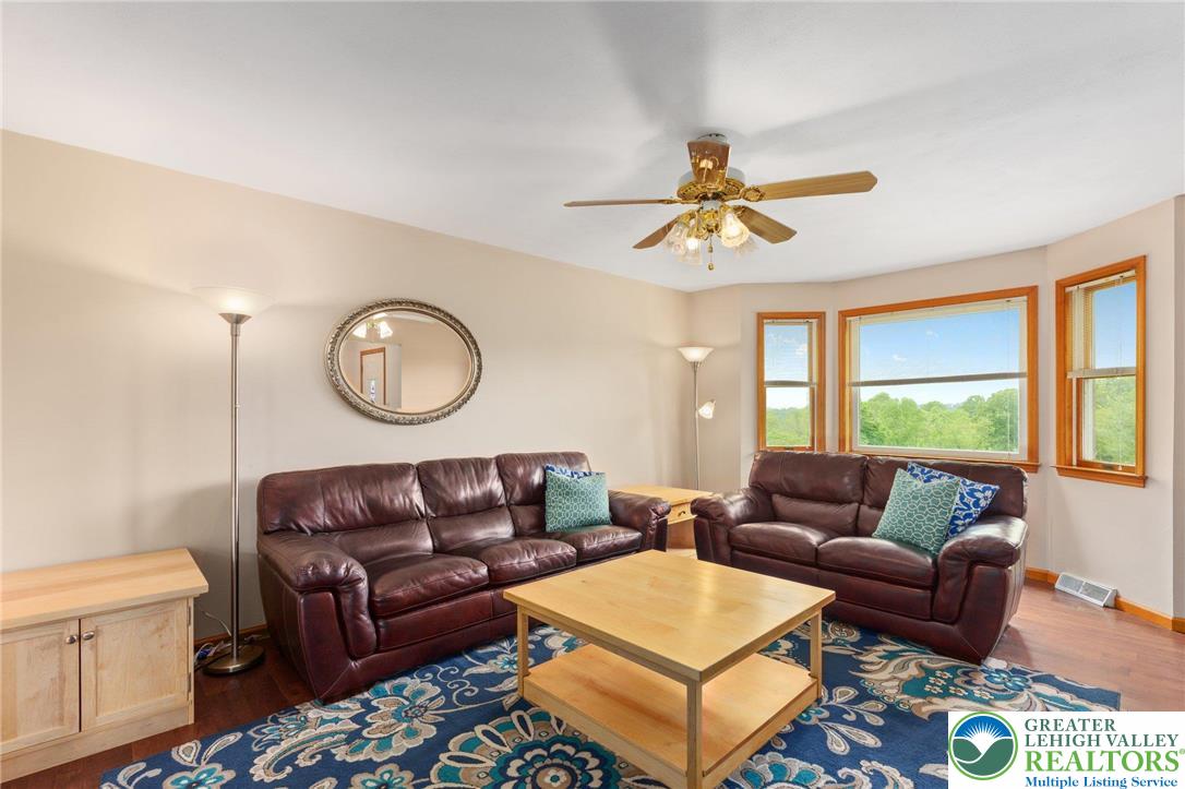 Pennsylvania 19539, United States, 4 Bedrooms Bedrooms, ,3 BathroomsBathrooms,Residential,Pending,156658