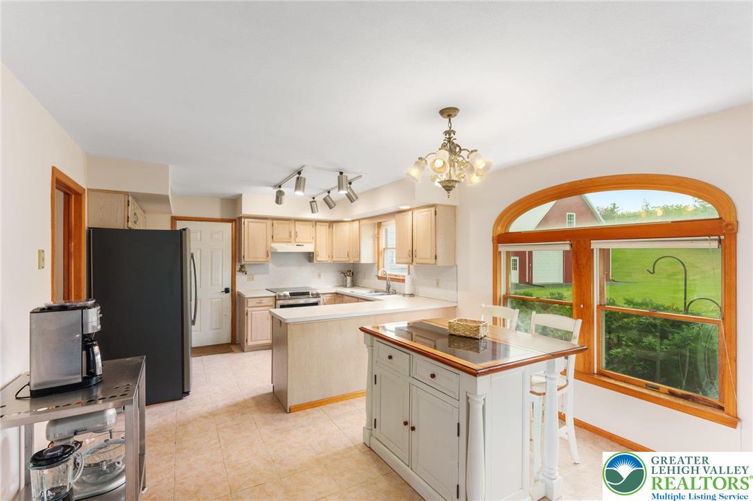 Pennsylvania 19539, United States, 4 Bedrooms Bedrooms, ,3 BathroomsBathrooms,Residential,Pending,156658