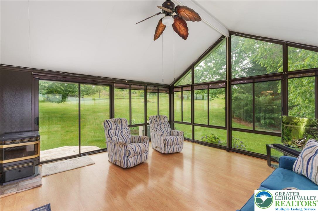 Pennsylvania 19539, United States, 4 Bedrooms Bedrooms, ,3 BathroomsBathrooms,Residential,Pending,156658