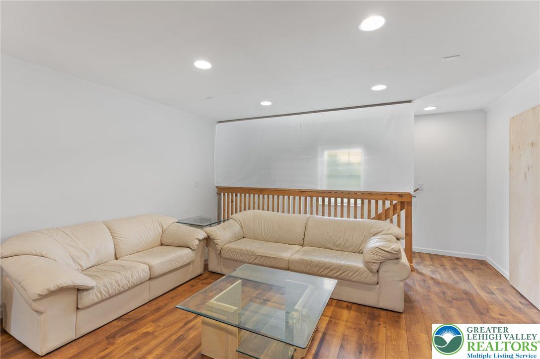 Pennsylvania 19539, United States, 4 Bedrooms Bedrooms, ,3 BathroomsBathrooms,Residential,Pending,156658