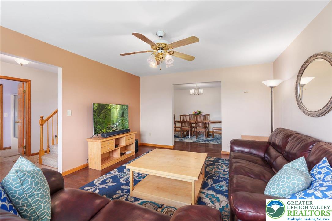 Pennsylvania 19539, United States, 4 Bedrooms Bedrooms, ,3 BathroomsBathrooms,Residential,Pending,156658