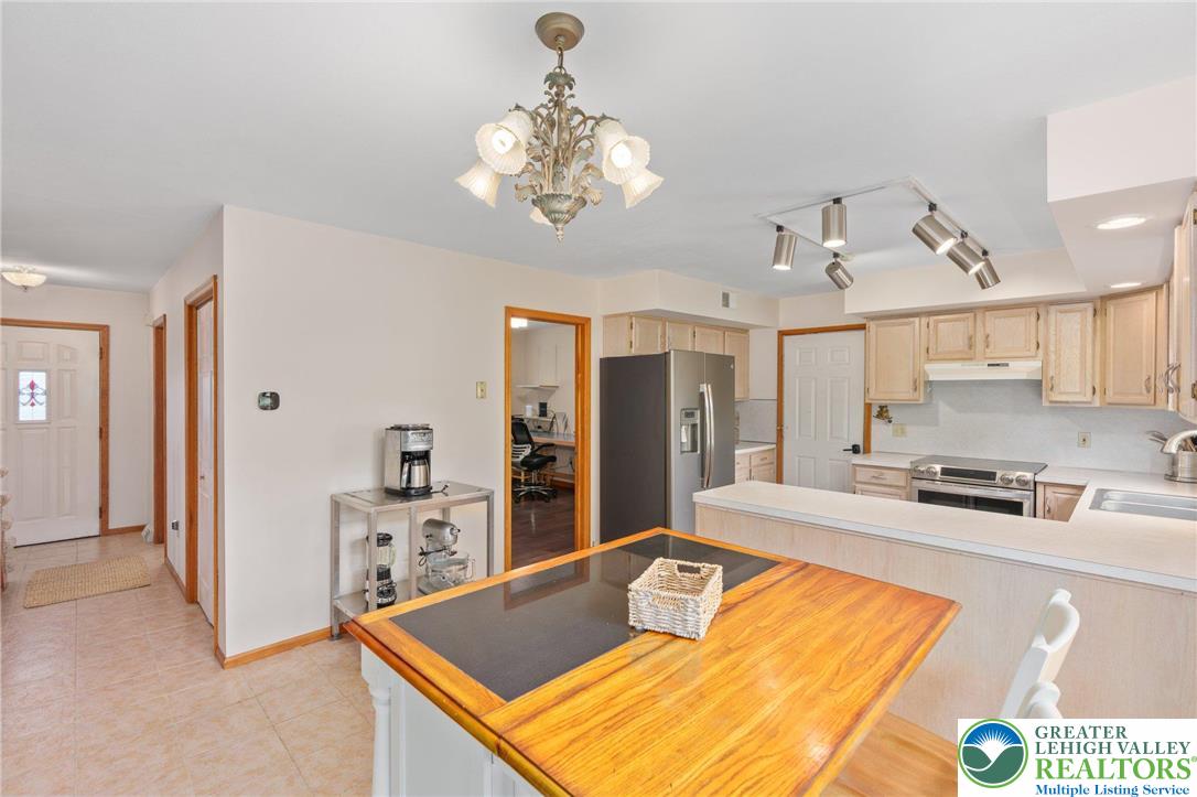 Pennsylvania 19539, United States, 4 Bedrooms Bedrooms, ,3 BathroomsBathrooms,Residential,Pending,156658