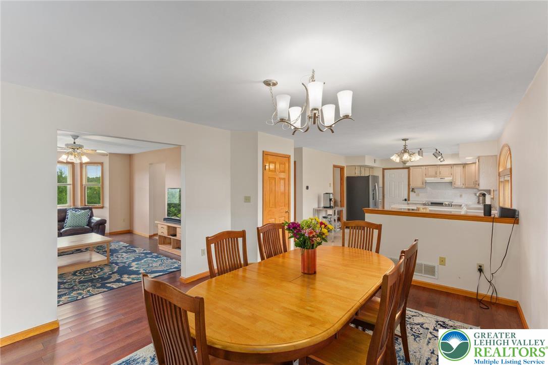 Pennsylvania 19539, United States, 4 Bedrooms Bedrooms, ,3 BathroomsBathrooms,Residential,Pending,156658