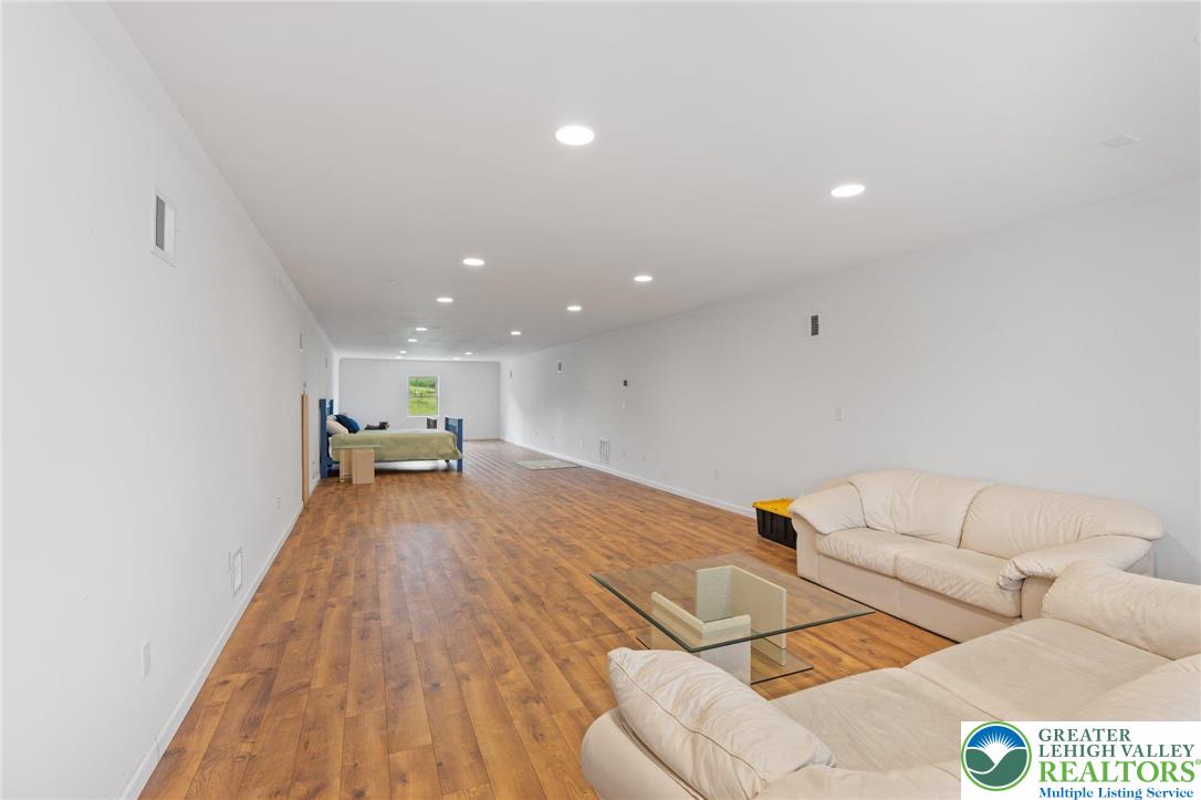 Pennsylvania 19539, United States, 4 Bedrooms Bedrooms, ,3 BathroomsBathrooms,Residential,Pending,156658