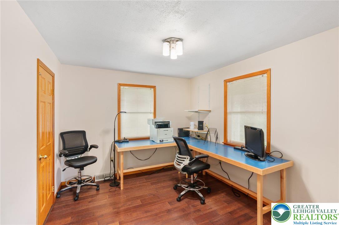 Pennsylvania 19539, United States, 4 Bedrooms Bedrooms, ,3 BathroomsBathrooms,Residential,Pending,156658