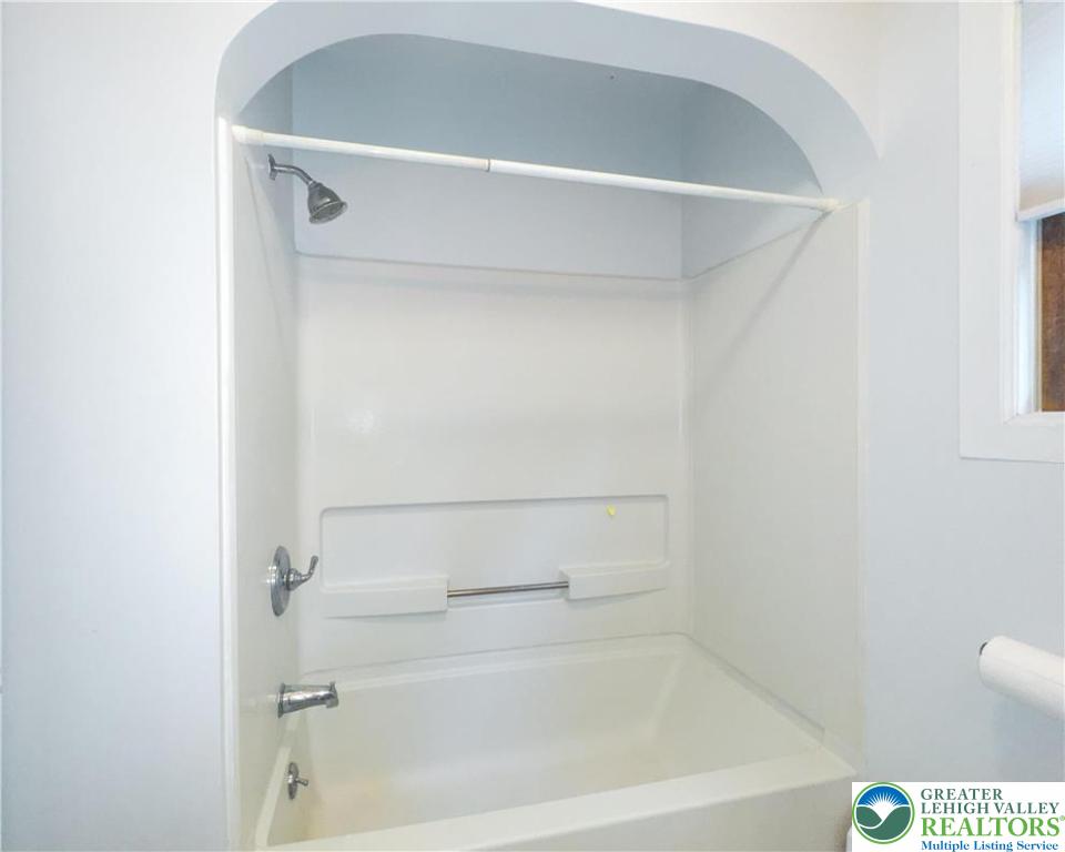 South Whitehall Twp, Pennsylvania 18104, United States, 3 Bedrooms Bedrooms, ,1 BathroomBathrooms,Residential,Active,241209