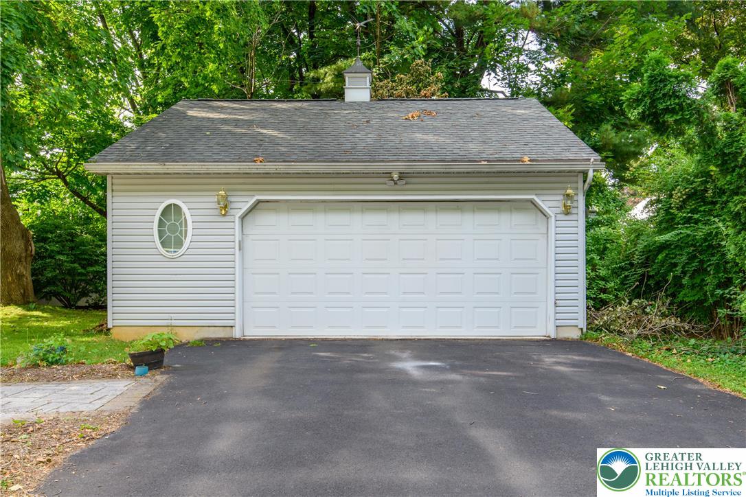 South Whitehall Twp, Pennsylvania 18104, United States, 3 Bedrooms Bedrooms, ,1 BathroomBathrooms,Residential,Active,241209