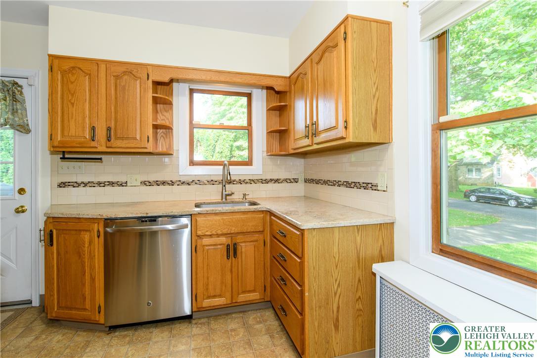 South Whitehall Twp, Pennsylvania 18104, United States, 3 Bedrooms Bedrooms, ,1 BathroomBathrooms,Residential,Active,241209