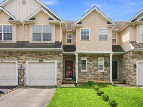 Townhouse For Sale - 311 Maple Court<br/> Alburtis Boro, PA 18011