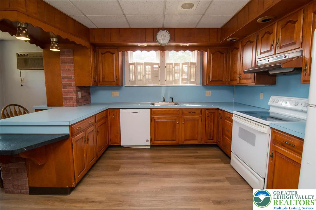 Whitehall Twp, Pennsylvania 18052, United States, 3 Bedrooms Bedrooms, ,2 BathroomsBathrooms,Residential,Pending,199720