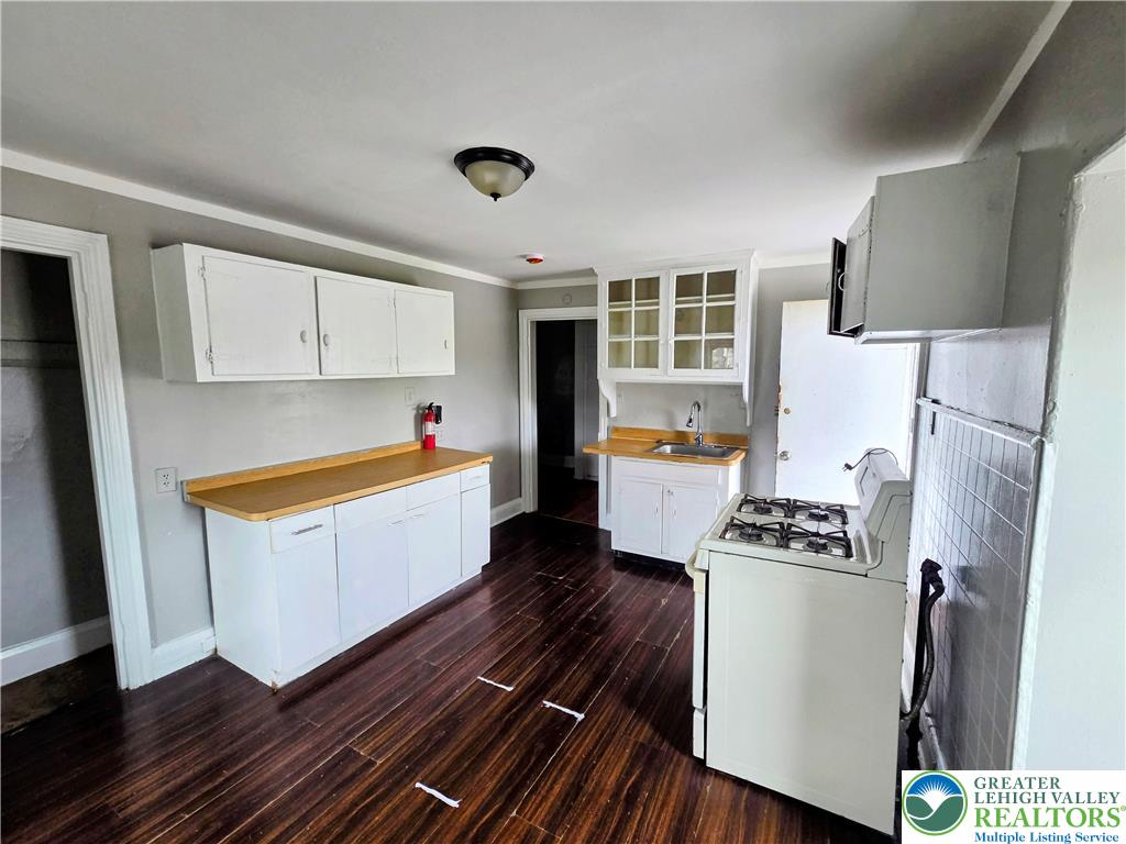 1048 W Walnut Street 3