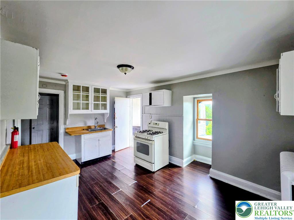 1048 W Walnut Street 3