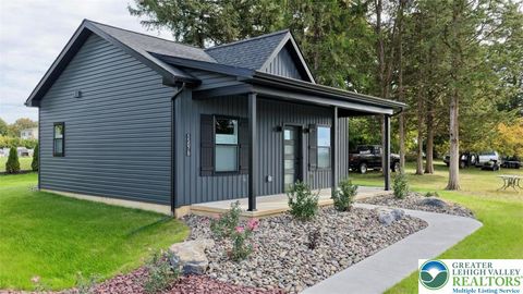 Photo of 1511 Lincoln Street #B, Catasauqua, PA 18032 (MLS # 767344) Photo of 1511 Lincoln Street #B, Catasauqua, PA 18032 (MLS # 767344)