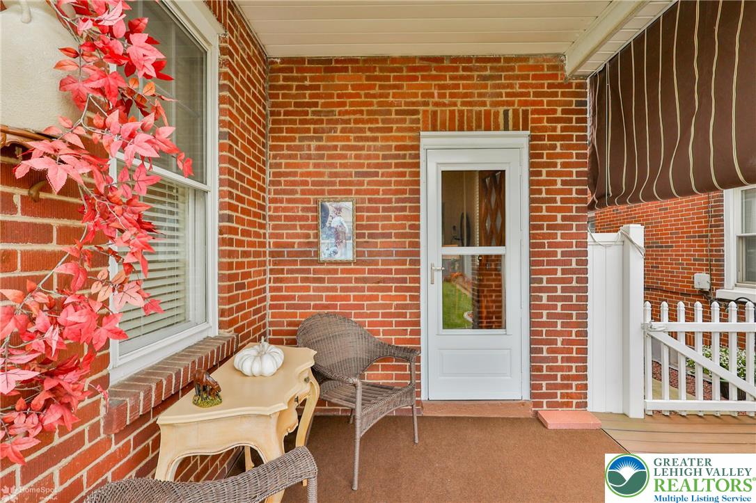 Wilson Boro, Pennsylvania 18042, United States, 3 Bedrooms Bedrooms, ,1 BathroomBathrooms,Residential,Pending,201942