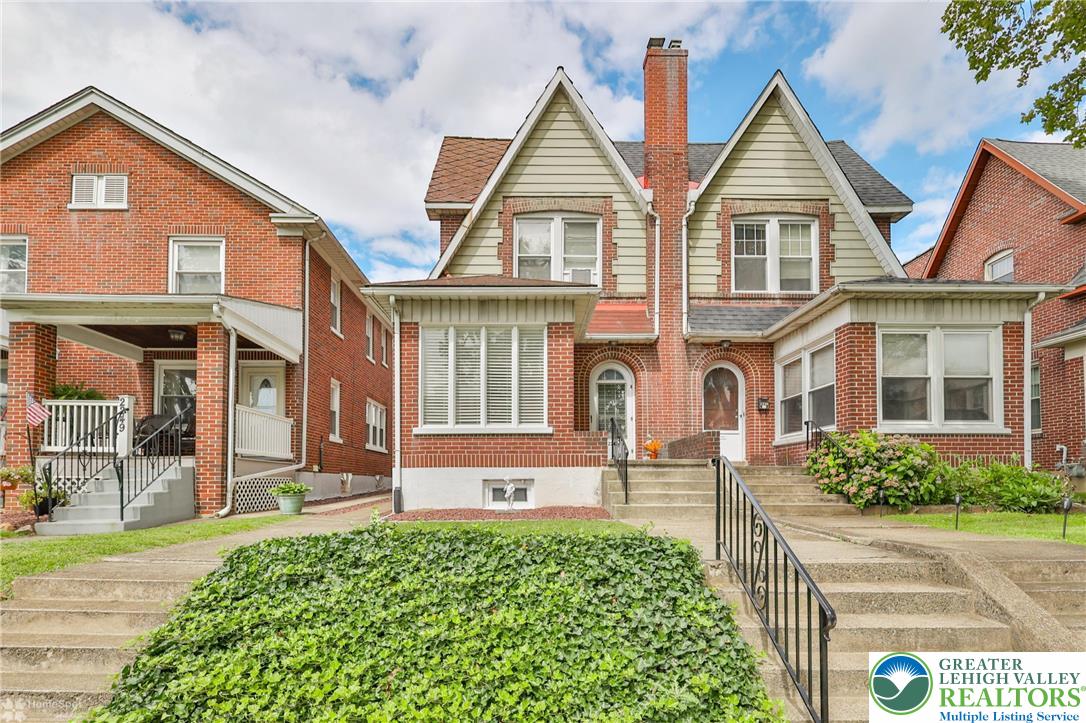 Wilson Boro, Pennsylvania 18042, United States, 3 Bedrooms Bedrooms, ,1 BathroomBathrooms,Residential,Pending,201942