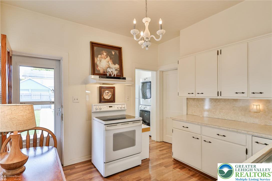 Wilson Boro, Pennsylvania 18042, United States, 3 Bedrooms Bedrooms, ,1 BathroomBathrooms,Residential,Pending,201942