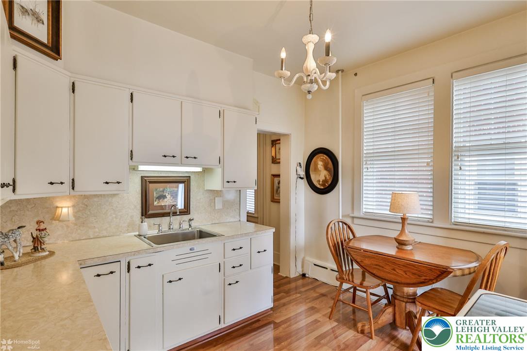 Wilson Boro, Pennsylvania 18042, United States, 3 Bedrooms Bedrooms, ,1 BathroomBathrooms,Residential,Pending,201942