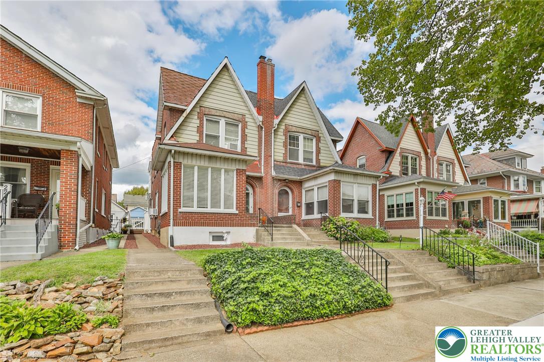 Wilson Boro, Pennsylvania 18042, United States, 3 Bedrooms Bedrooms, ,1 BathroomBathrooms,Residential,Pending,201942