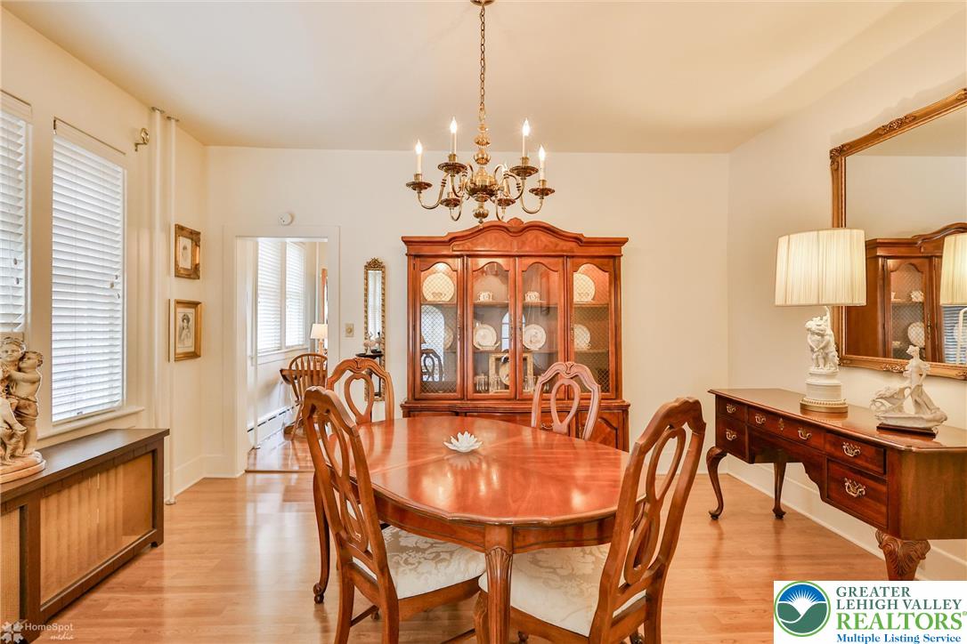 Wilson Boro, Pennsylvania 18042, United States, 3 Bedrooms Bedrooms, ,1 BathroomBathrooms,Residential,Pending,201942