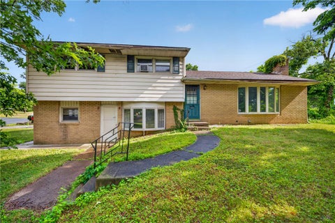Photo of 933 Big Oak Road, Lower Makefield Boro, PA 19067 (MLS # 779004)
