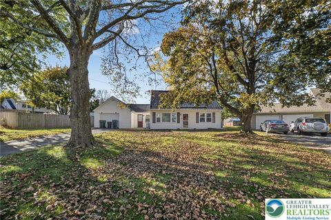 Photo of 4 Middle Court, Easton, PA 18045 (MLS # 767300) Photo of 4 Middle Court, Easton, PA 18045 (MLS # 767300)