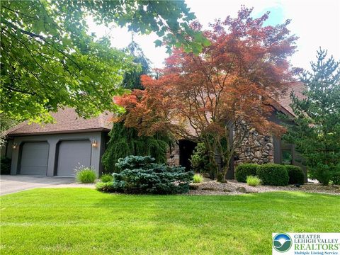 Photo of 452 Sugar Maple Court, Hanover Twp, PA 18017 (MLS # 772447)