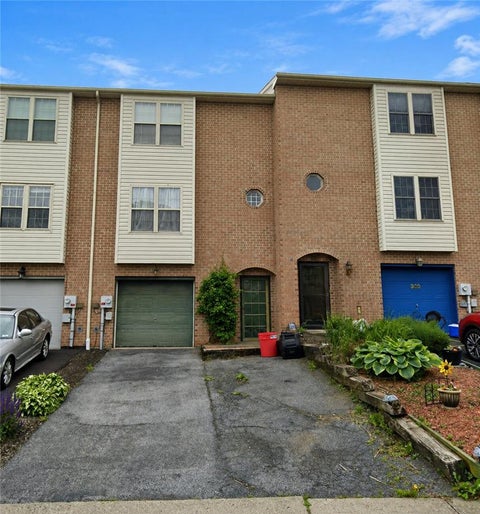 Townhouse For Rent - 302 Ridgeview Drive<br/> Alburtis Boro, PA 18011