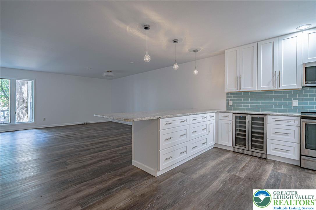 77 W Broad Street 18