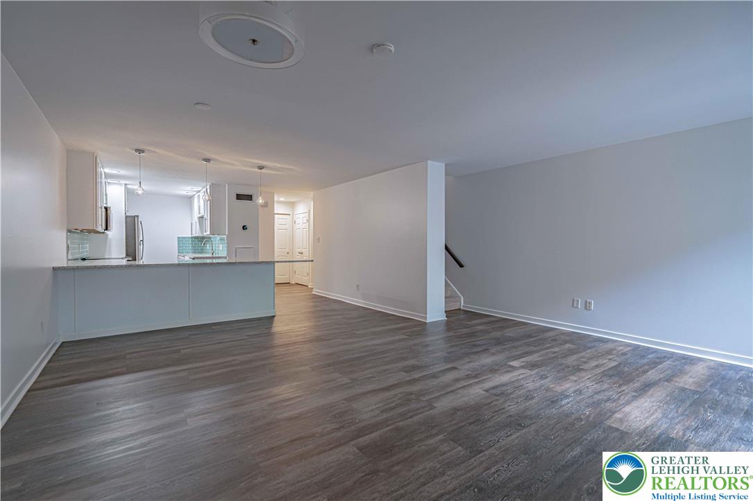 77 W Broad Street 18