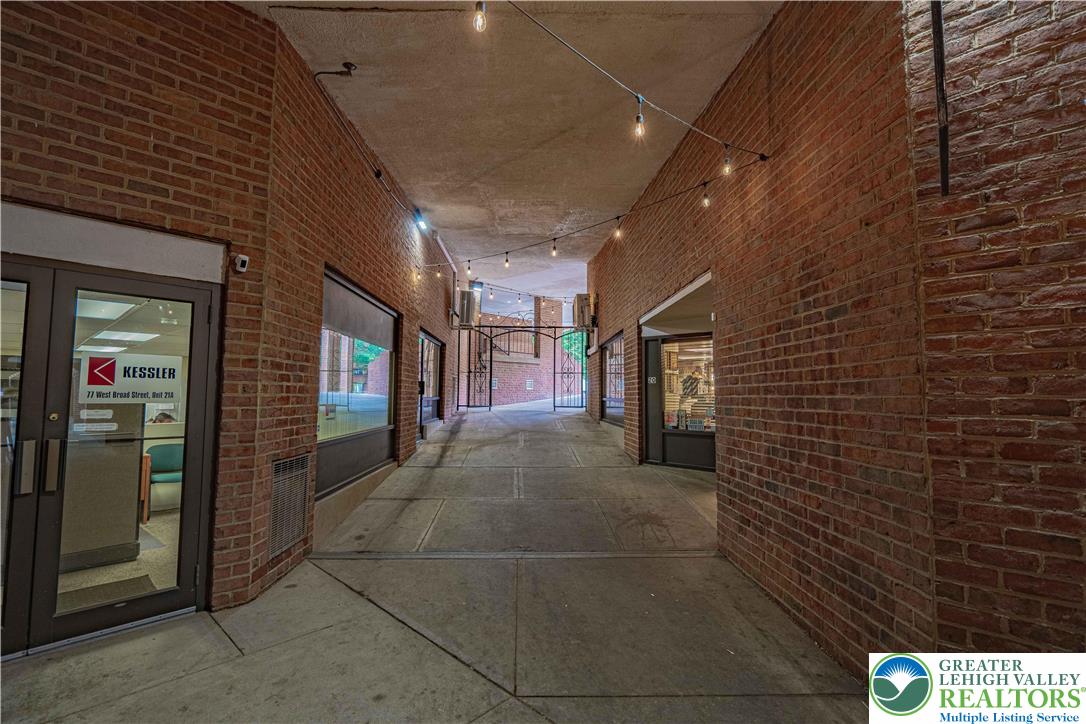 77 W Broad Street 18