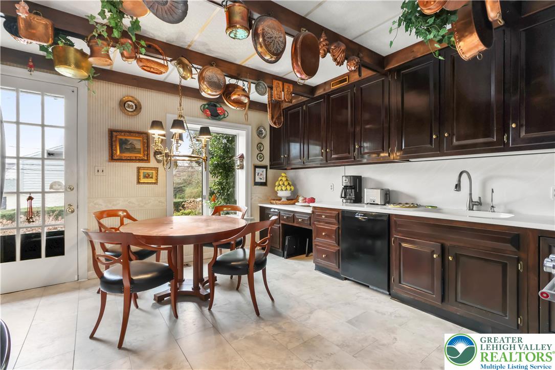 Allentown City, Pennsylvania 18104, United States, 5 Bedrooms Bedrooms, ,4 BathroomsBathrooms,Residential,Active,154280