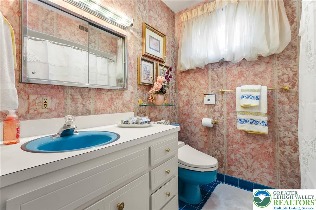 Allentown City, Pennsylvania 18104, United States, 5 Bedrooms Bedrooms, ,4 BathroomsBathrooms,Residential,Active,154280