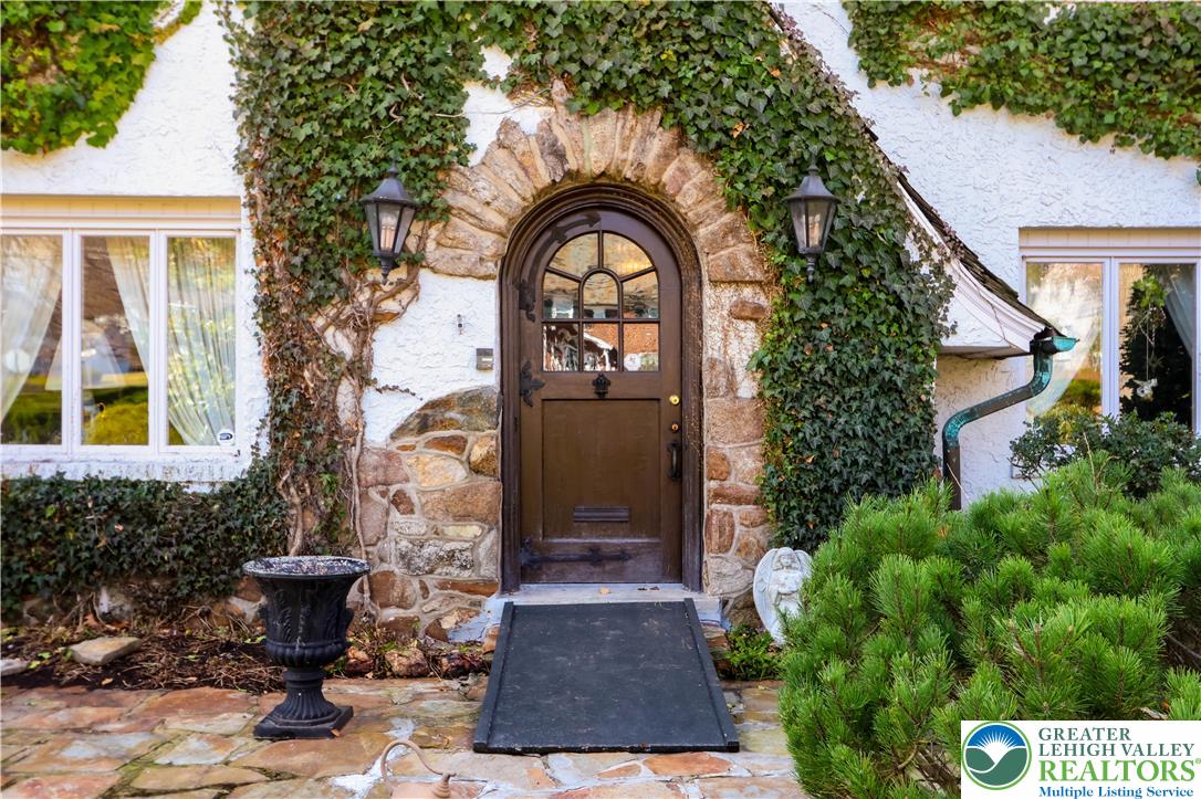 Allentown City, Pennsylvania 18104, United States, 5 Bedrooms Bedrooms, ,4 BathroomsBathrooms,Residential,Active,154280