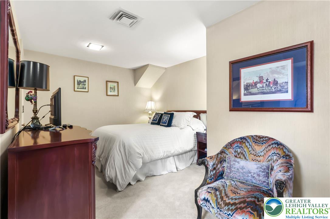 Allentown City, Pennsylvania 18104, United States, 5 Bedrooms Bedrooms, ,4 BathroomsBathrooms,Residential,Active,154280