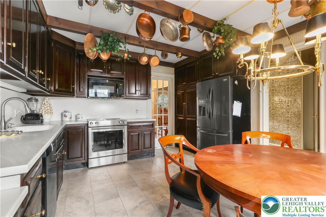 Allentown City, Pennsylvania 18104, United States, 5 Bedrooms Bedrooms, ,4 BathroomsBathrooms,Residential,Active,154280