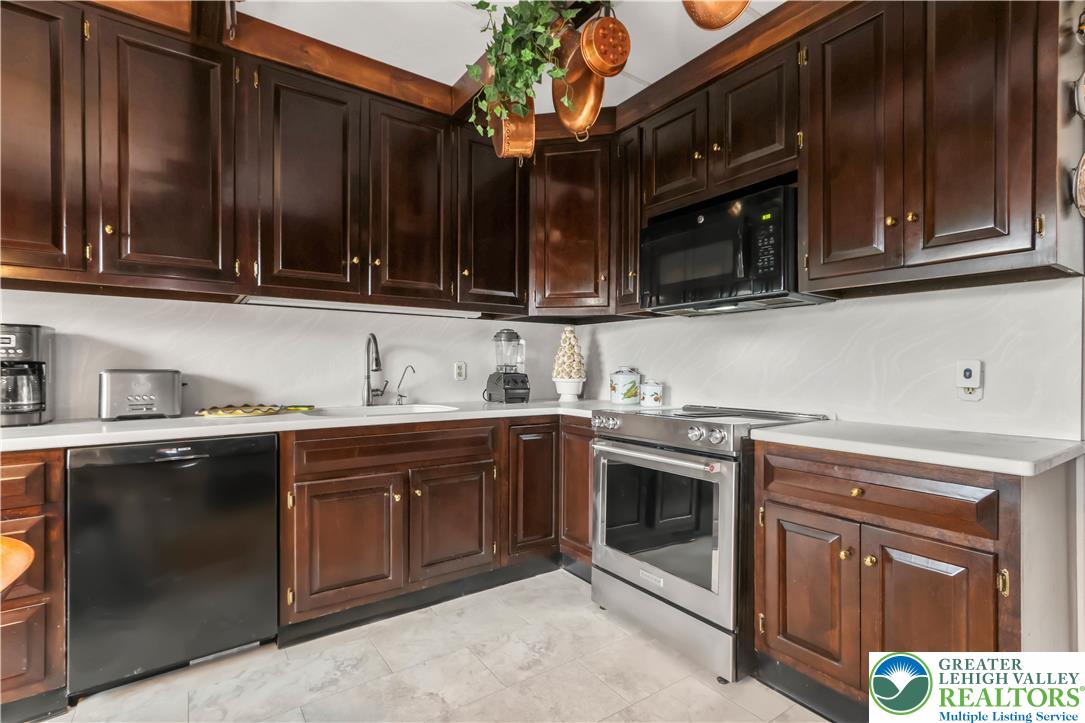 Allentown City, Pennsylvania 18104, United States, 5 Bedrooms Bedrooms, ,4 BathroomsBathrooms,Residential,Active,154280