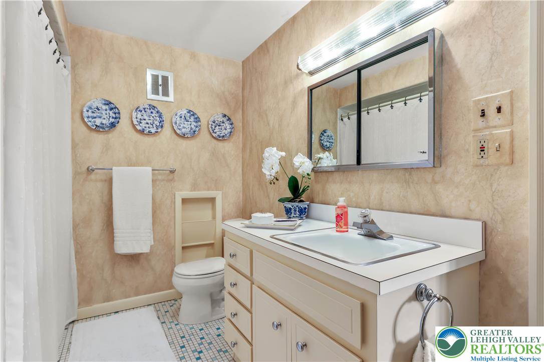 Allentown City, Pennsylvania 18104, United States, 5 Bedrooms Bedrooms, ,4 BathroomsBathrooms,Residential,Active,154280